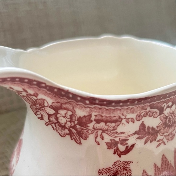 Rare/Discontinued Tonquin Red/Pink Royal Staffordshire Clarice Cliff Creamer - Picture 7 of 9